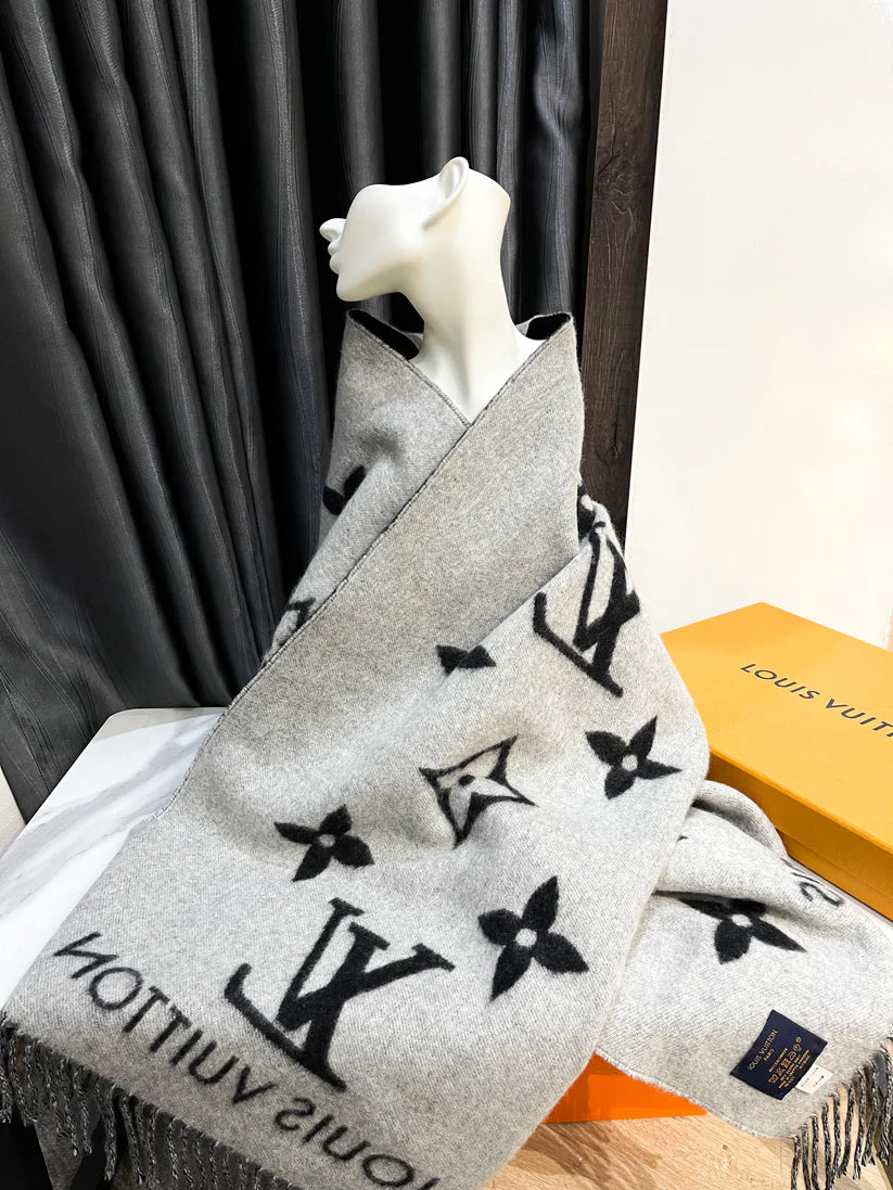 Πολυτελές πλεκτό κασκόλ με αναστρέψιμο μονόγραμμα