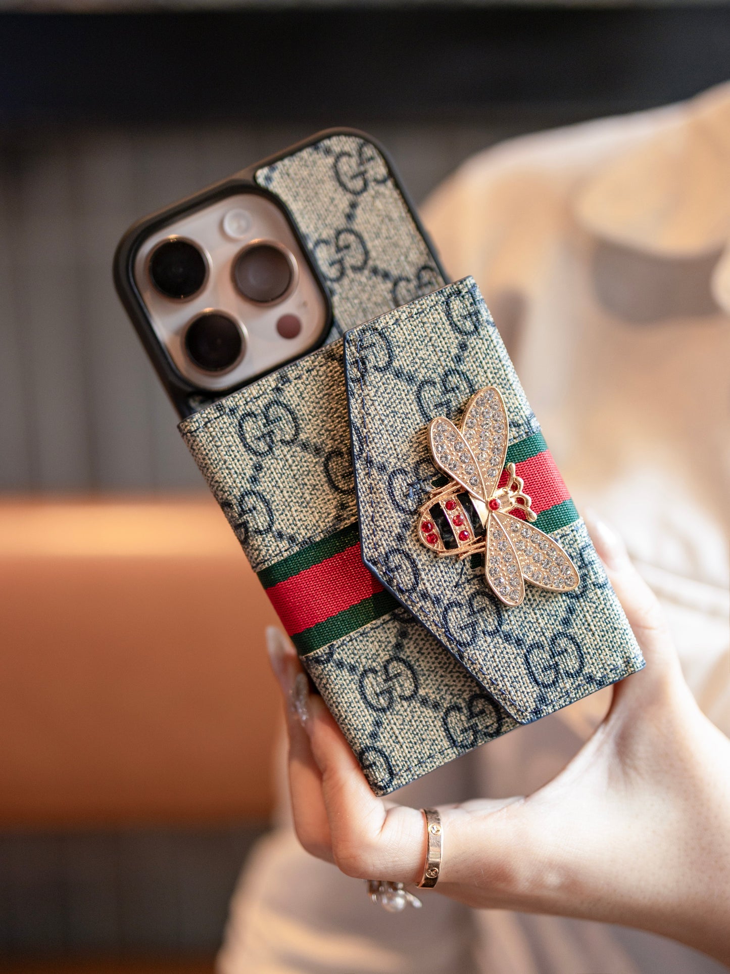 GG Advanced Crossbody iPhone -kotelo korttitaskulla & Olkahihna