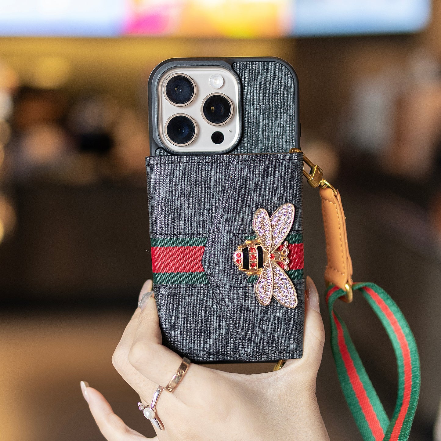 GG Advanced Crossbody iPhone -kotelo korttitaskulla & Olkahihna