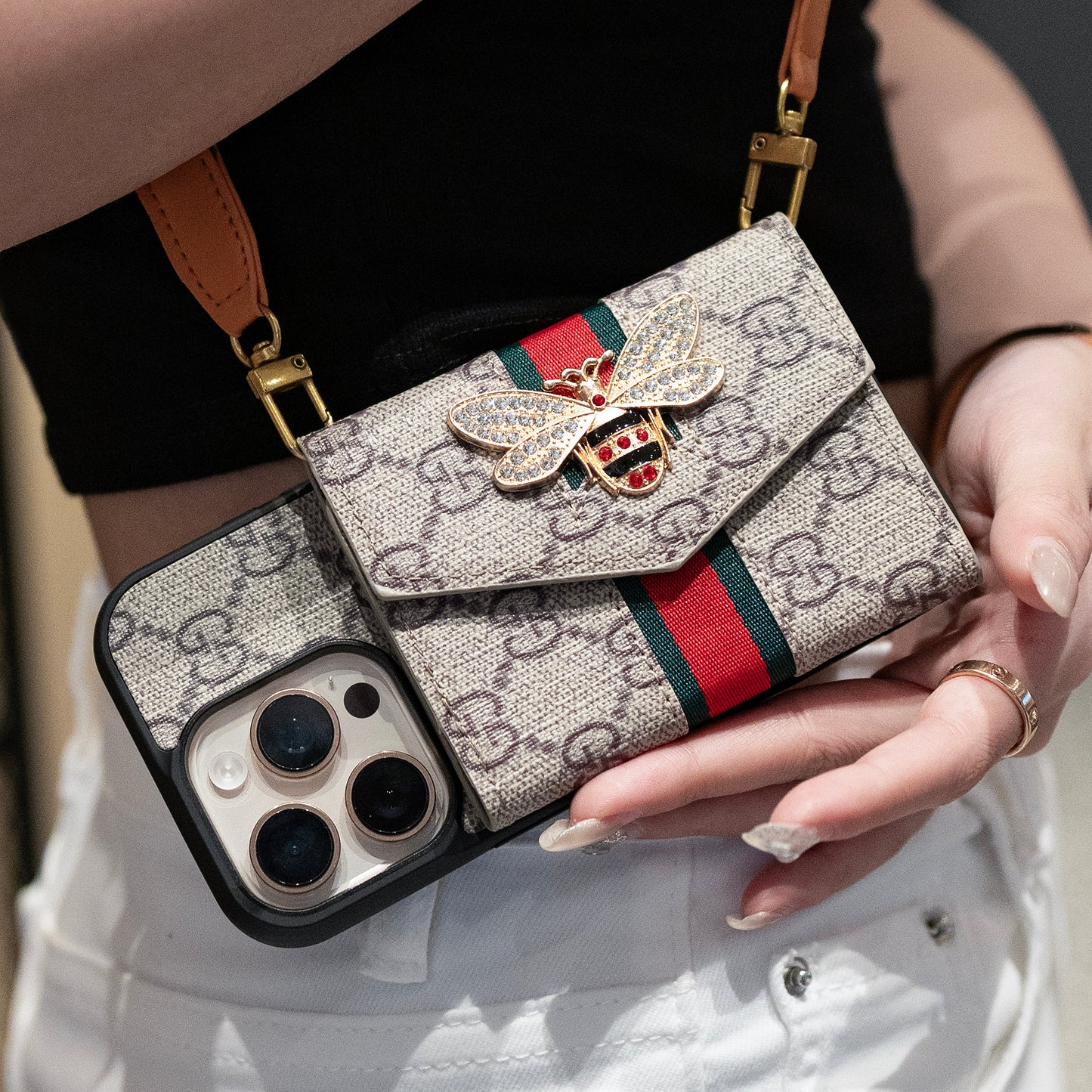 GG Advanced Crossbody iPhone -kotelo korttitaskulla & Olkahihna