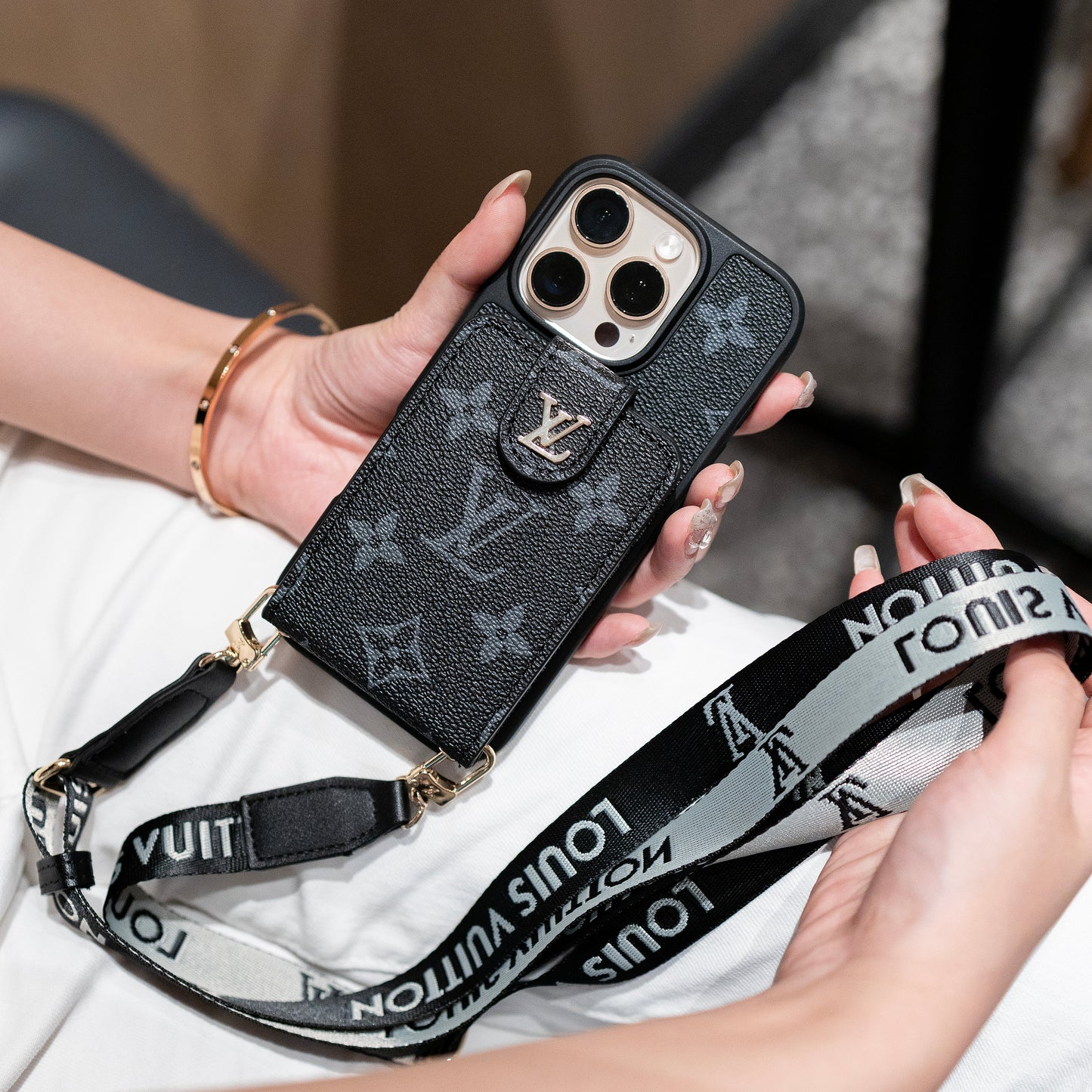 Ylellinen olkalaukku iPhonelle korttitaskulla & Hihna