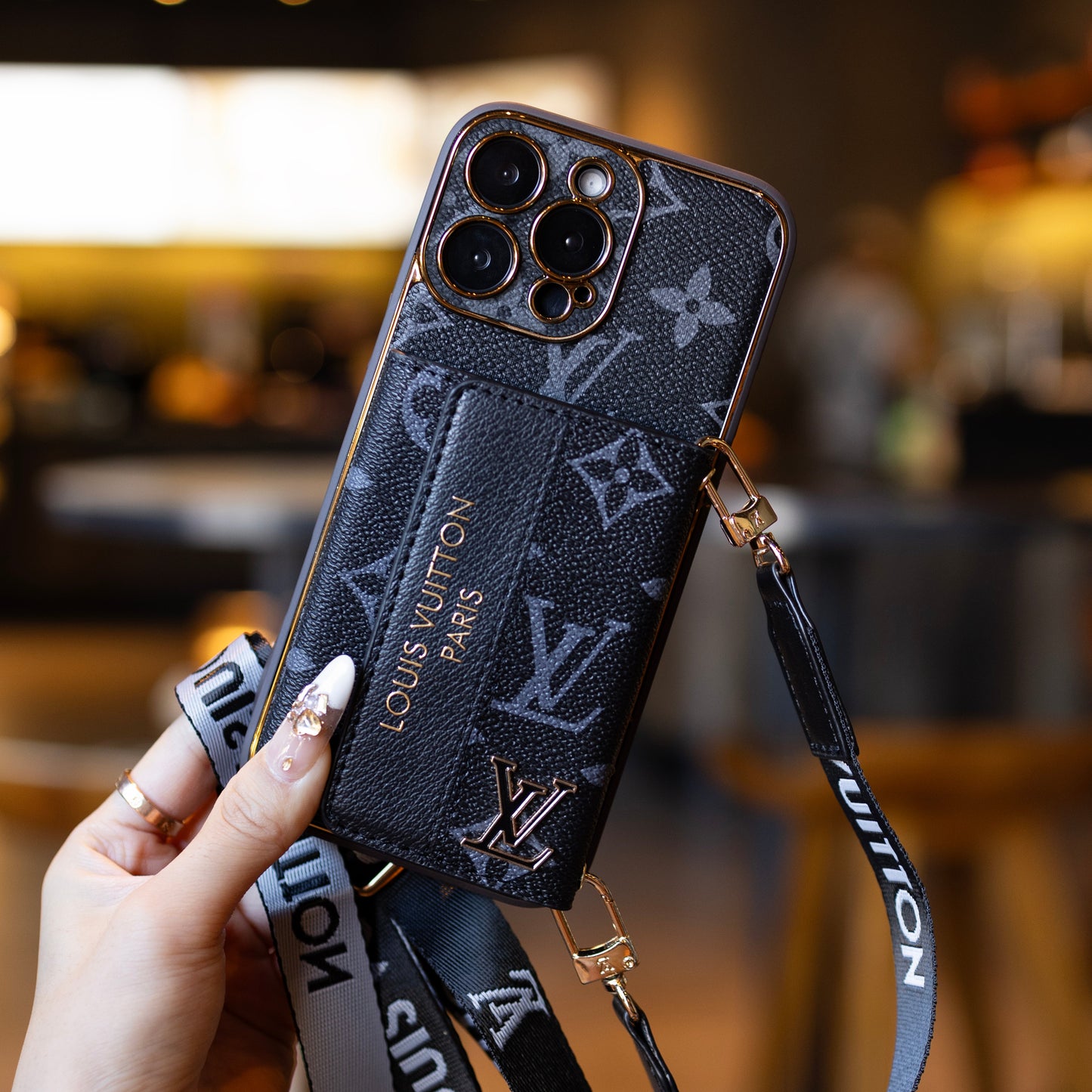 Ylellinen edistyksellinen nahkainen iPhone-kotelo korttitaskulla & Hihna