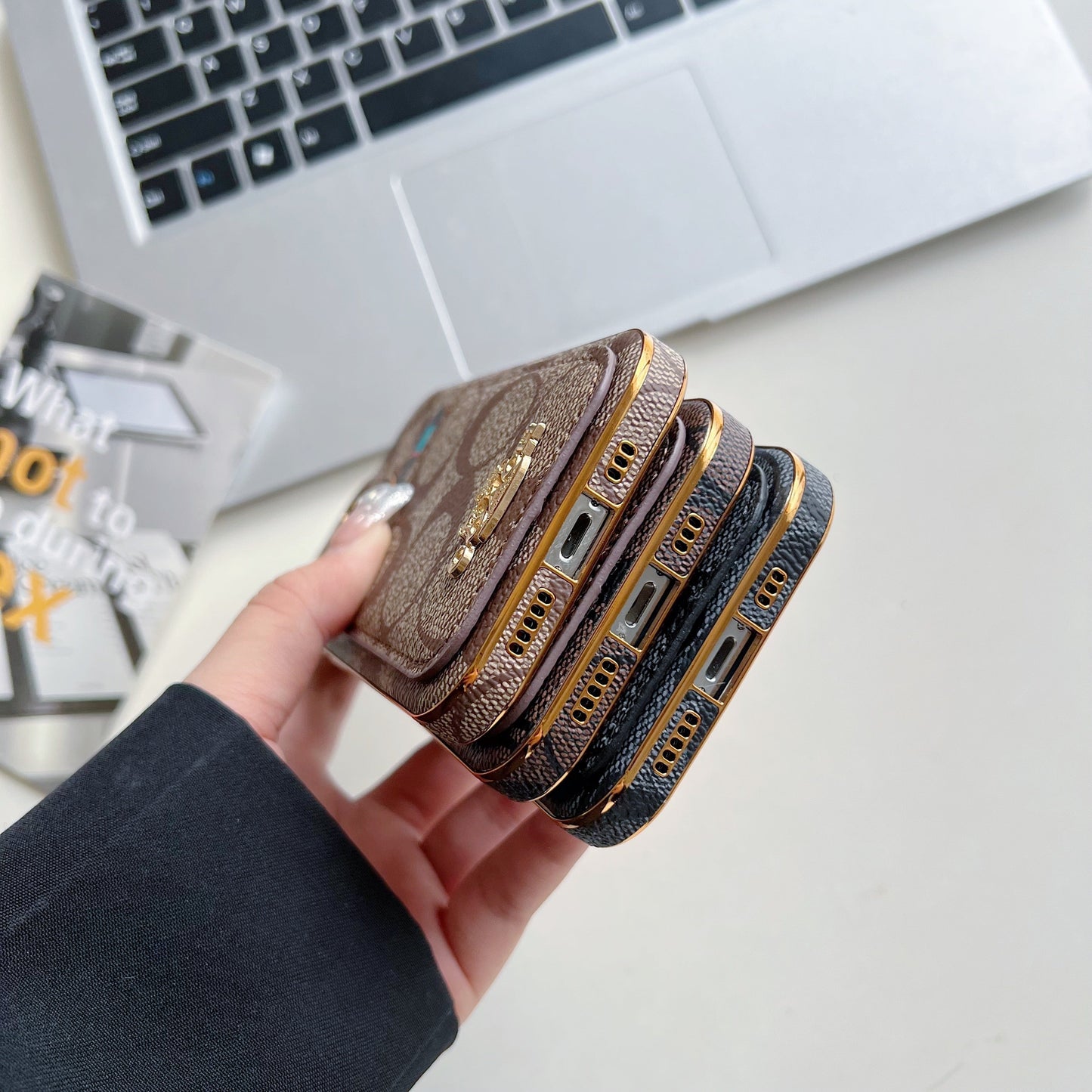 Capa Coach para iPhone com porta-cartões preta -KB241651