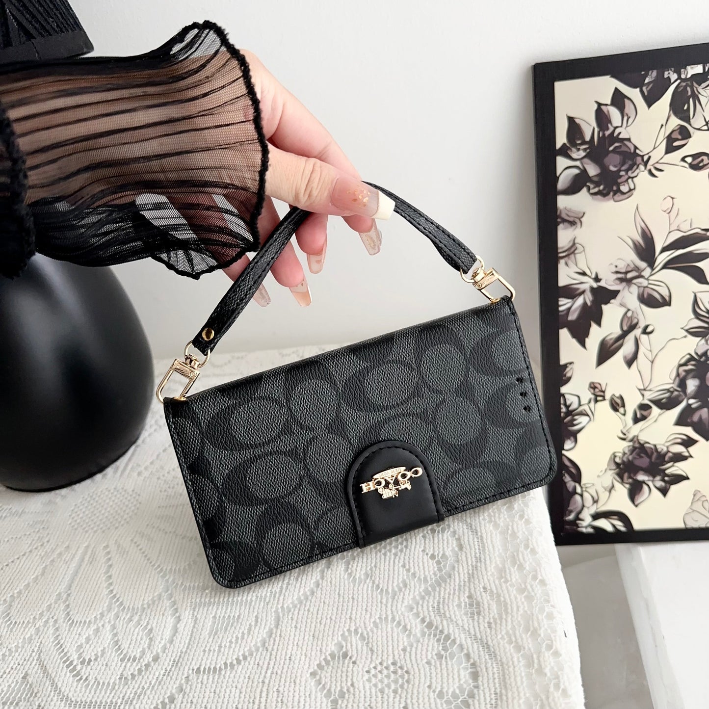 Coach iPhone Case Nahkainen läppäkotelo korttitelineellä Musta-PTK241622