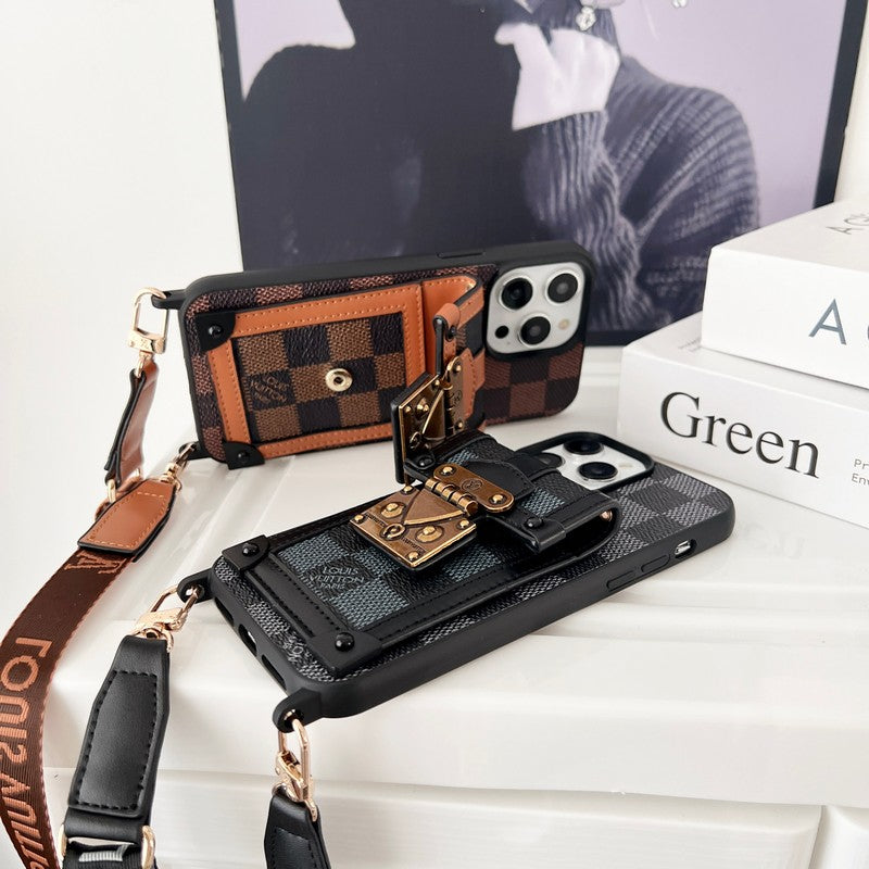 Lou Brown Crossbody Chain iPhone-hoesje