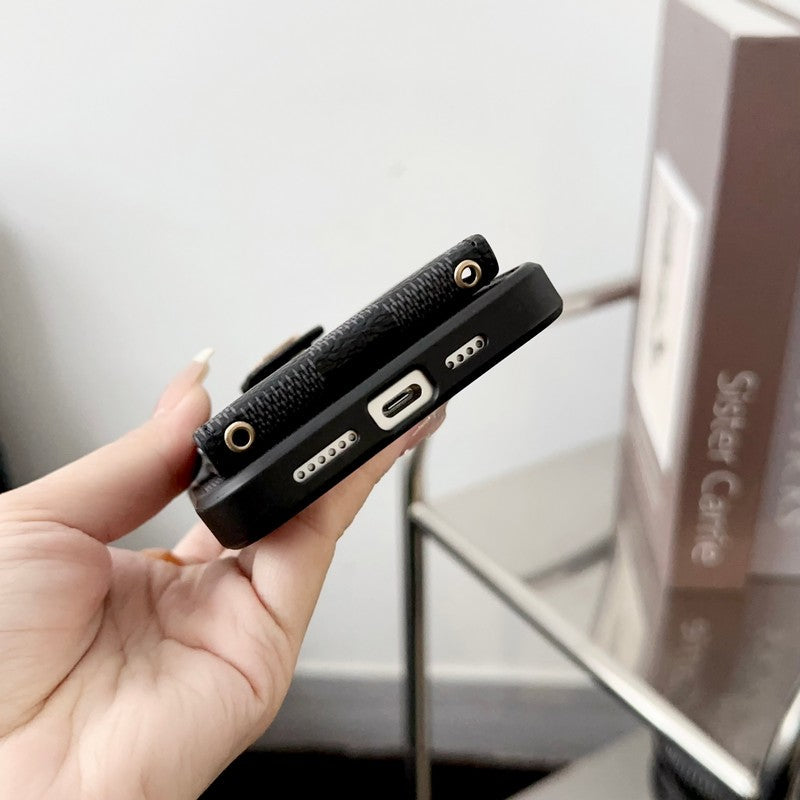 Lou Black & Vitt axelbandsfodral med korthållare till iPhone