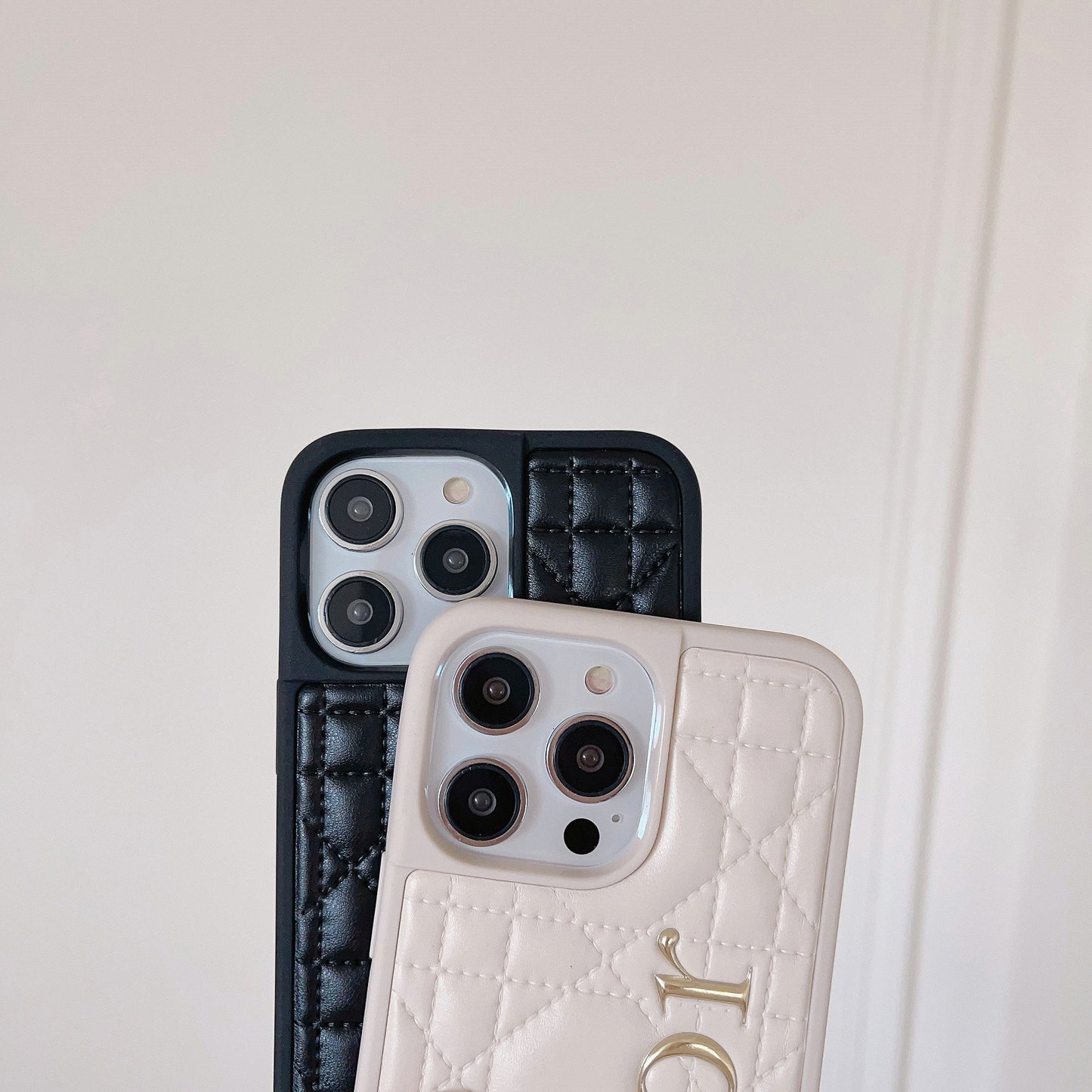 CD Gold Logo nahkainen iPhone-kotelo