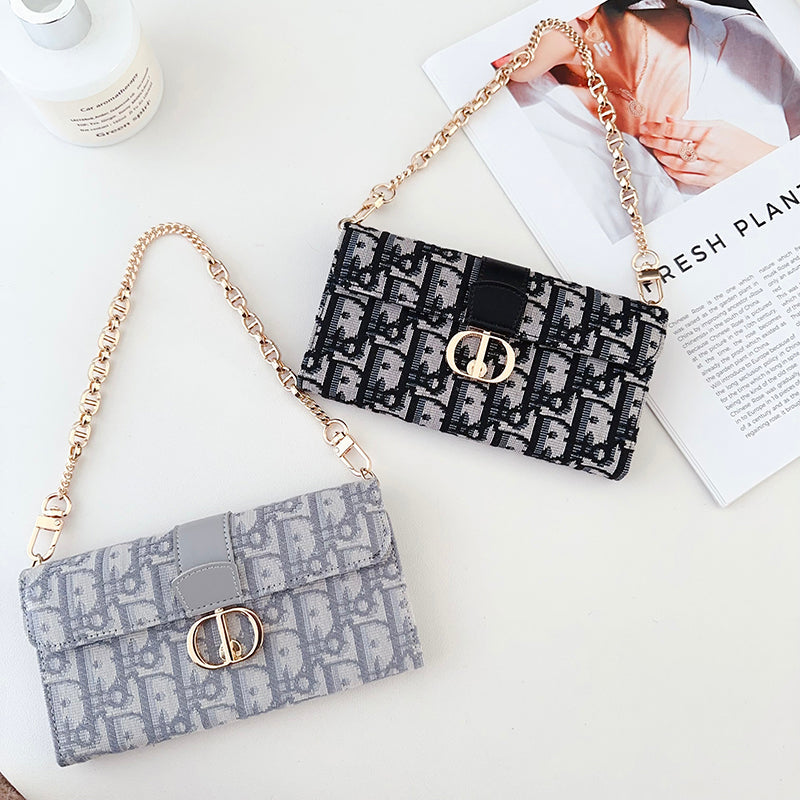 IPhone-Hülle mit CD-Tasche, Schals und Kette