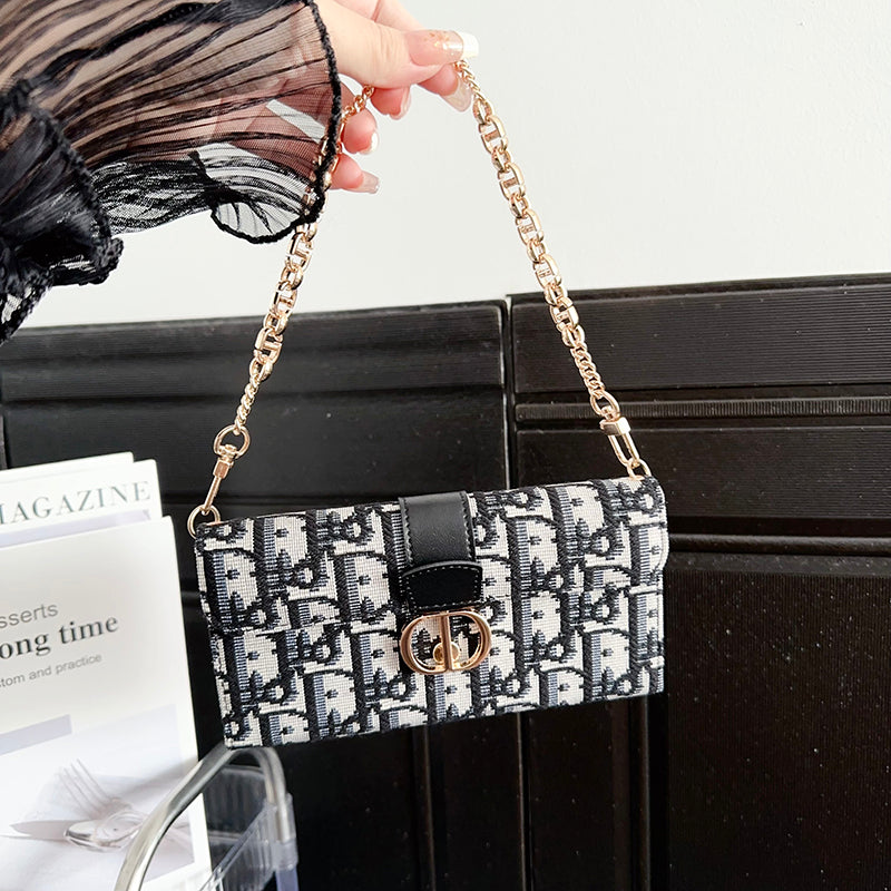 IPhone-Hülle mit CD-Tasche, Schals und Kette