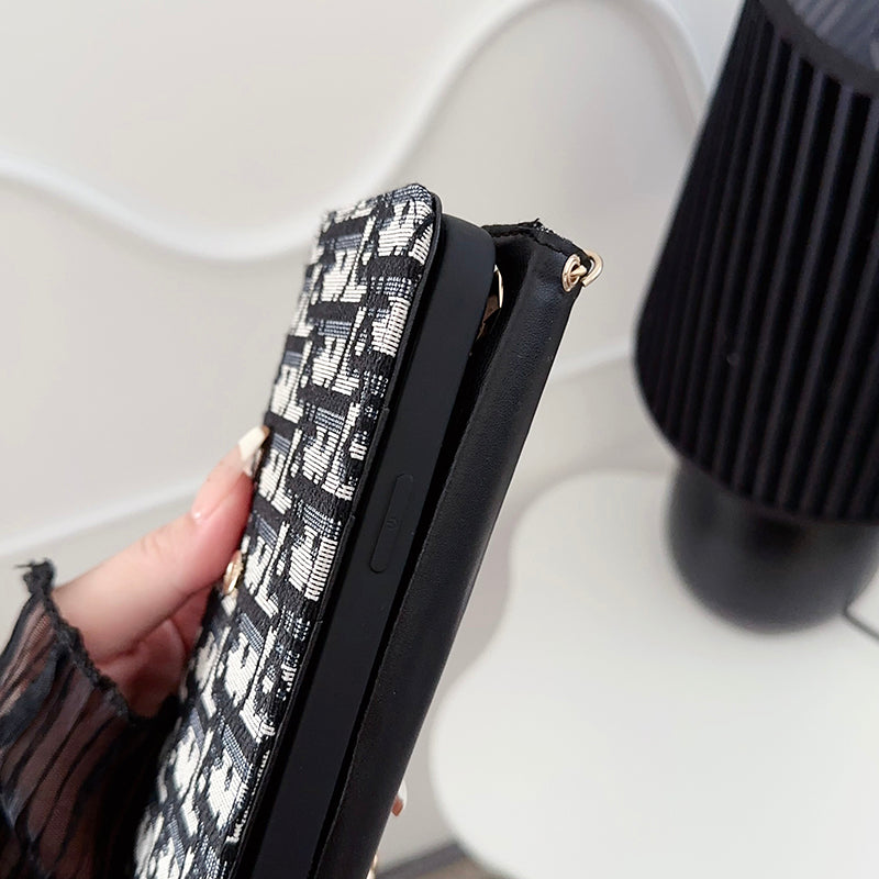 IPhone-Hülle mit CD-Tasche, Schals und Kette