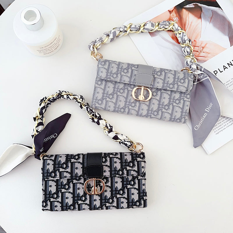 IPhone-Hülle mit CD-Tasche, Schals und Kette