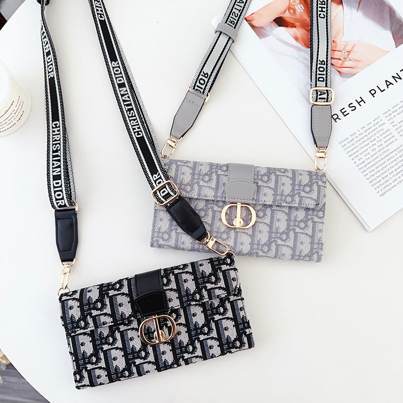 IPhone-Hülle mit CD-Tasche, Schals und Kette