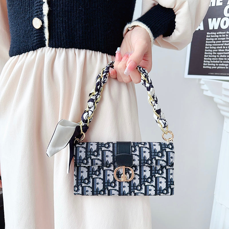 IPhone-Hülle mit CD-Tasche, Schals und Kette