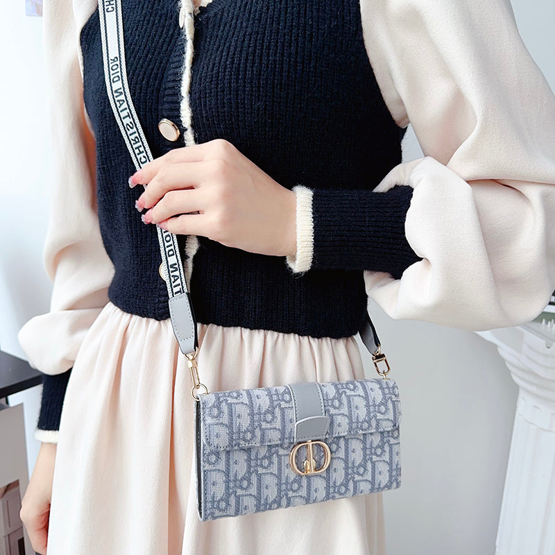 IPhone-Hülle mit CD-Tasche, Schals und Kette