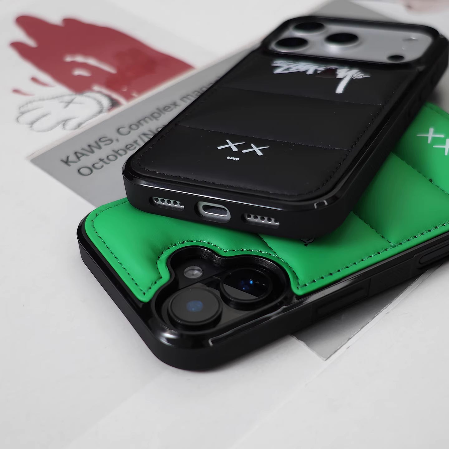 Étui de collaboration Streetwear x Kaws Design