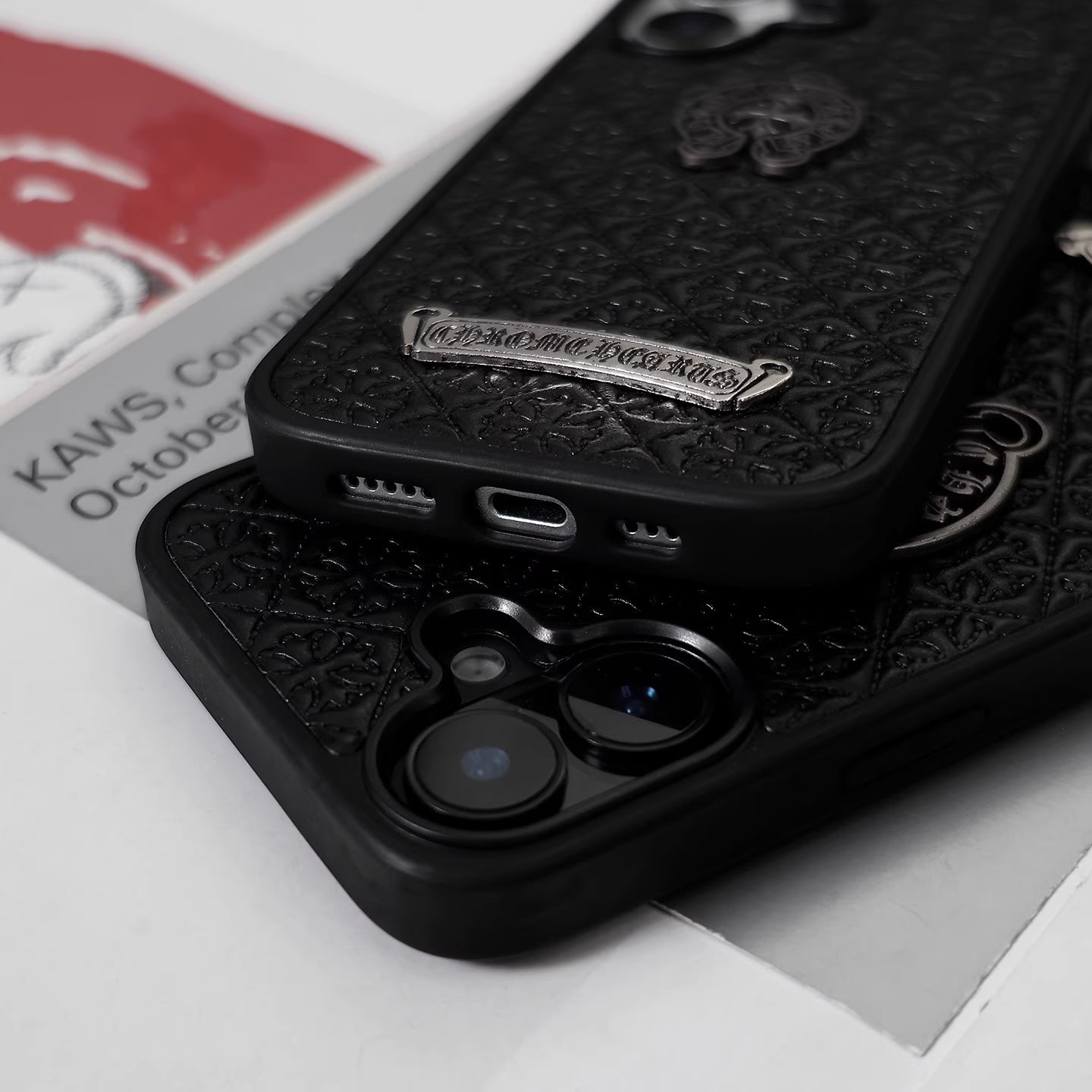 Streetwear dombornyomott fém emblémás tok