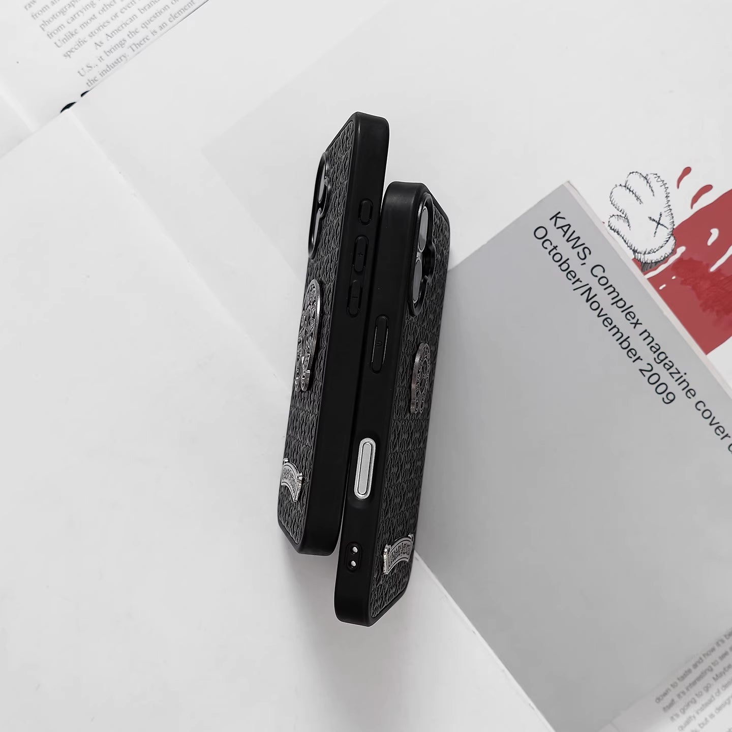 Streetwear dombornyomott fém emblémás tok