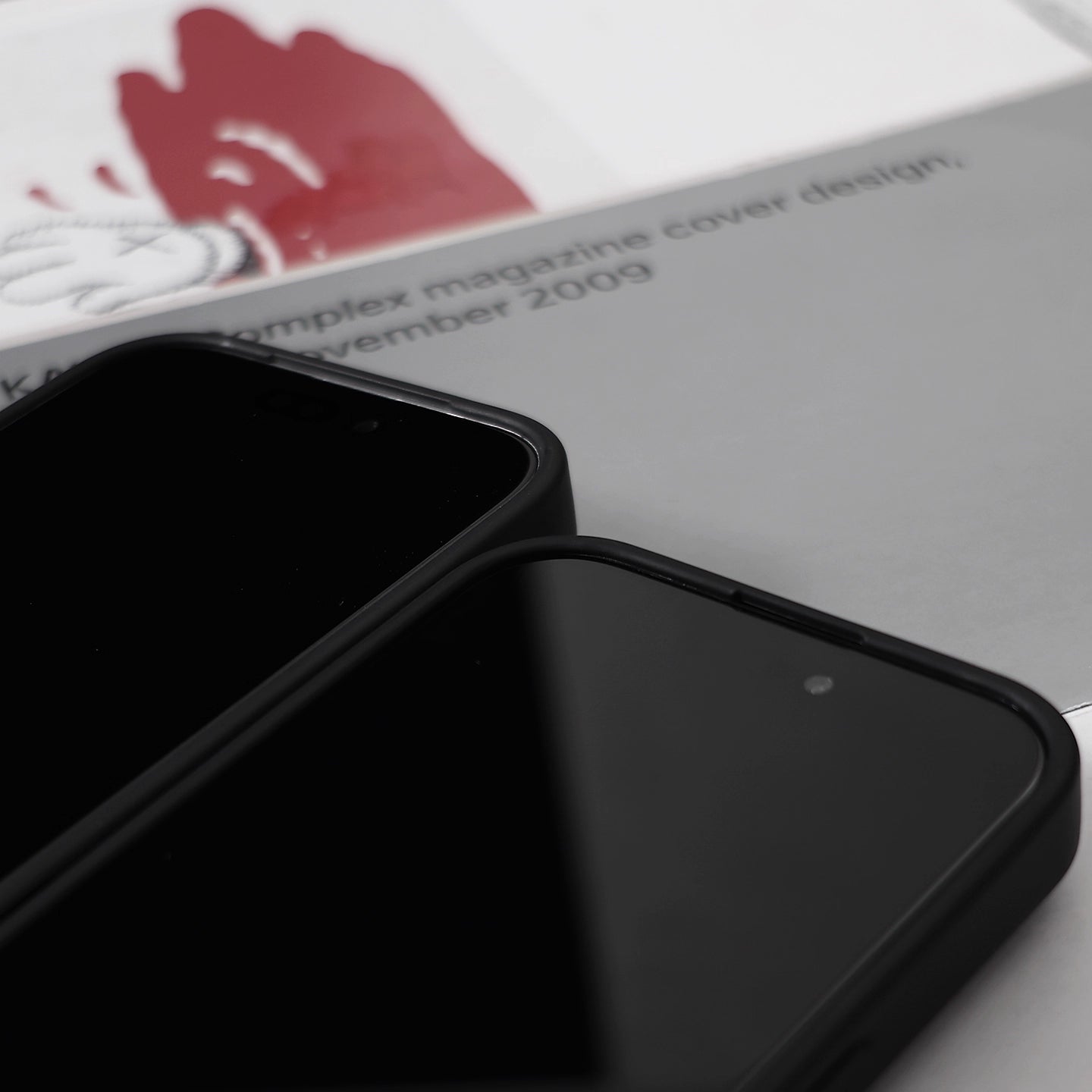 Streetwear dombornyomott fém emblémás tok