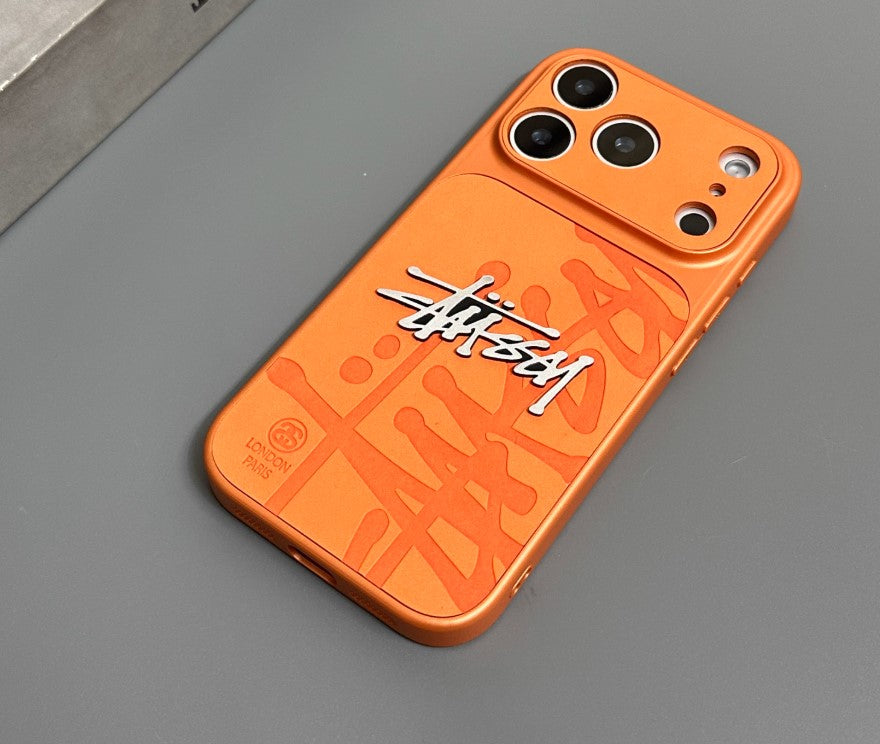 Street Script Hülle mit erhabenem Logo – Schwarz & Orange