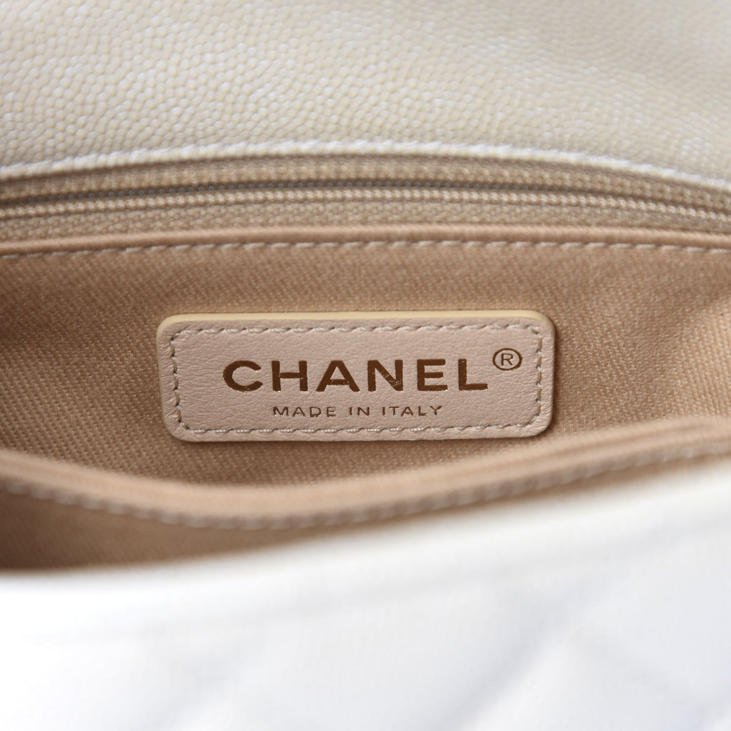 優雅虹彩魚子醬絎縫迷你可可手柄翻蓋白色