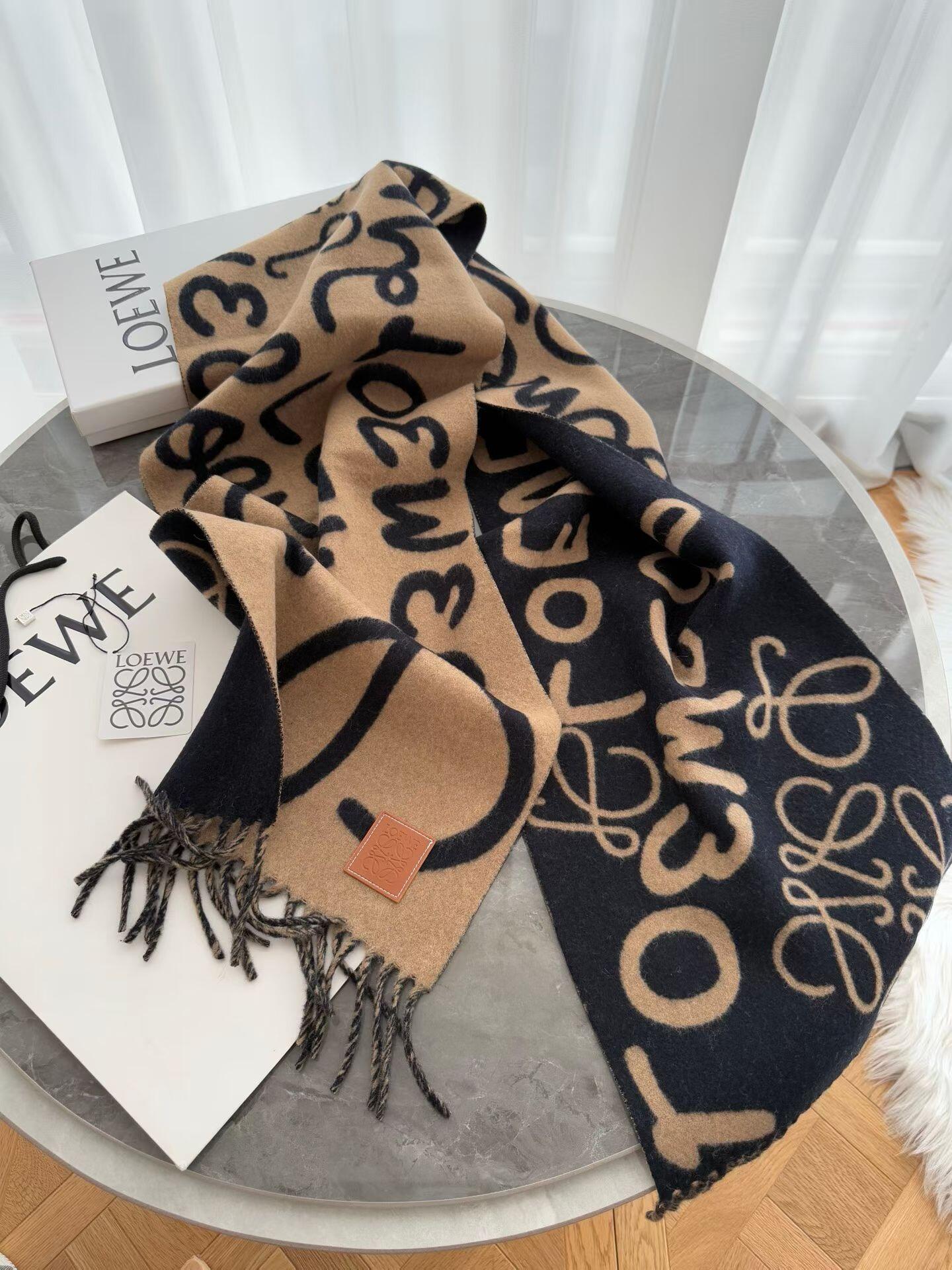Autumn and winter two-color art font fringed scarf, soft and warm shawl, commuter casual versatile scarf, product details