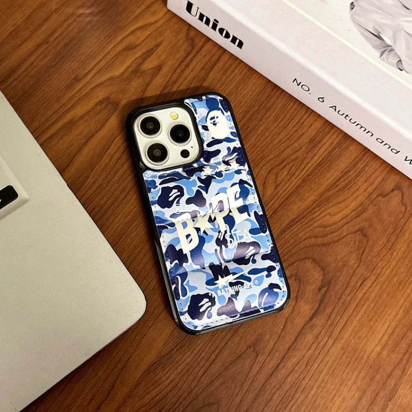 Etui Puffer na iPhone'a w niebieskim kolorze Camo Design w stylu Ape