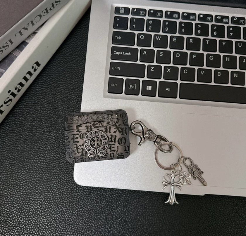 Chrome Cross Charm AirPod-fodral