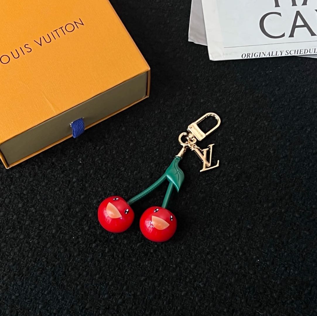 🌟 Chaveiro L-Cherry: Fofura + Luxo, Tudo em Um 🍒✨