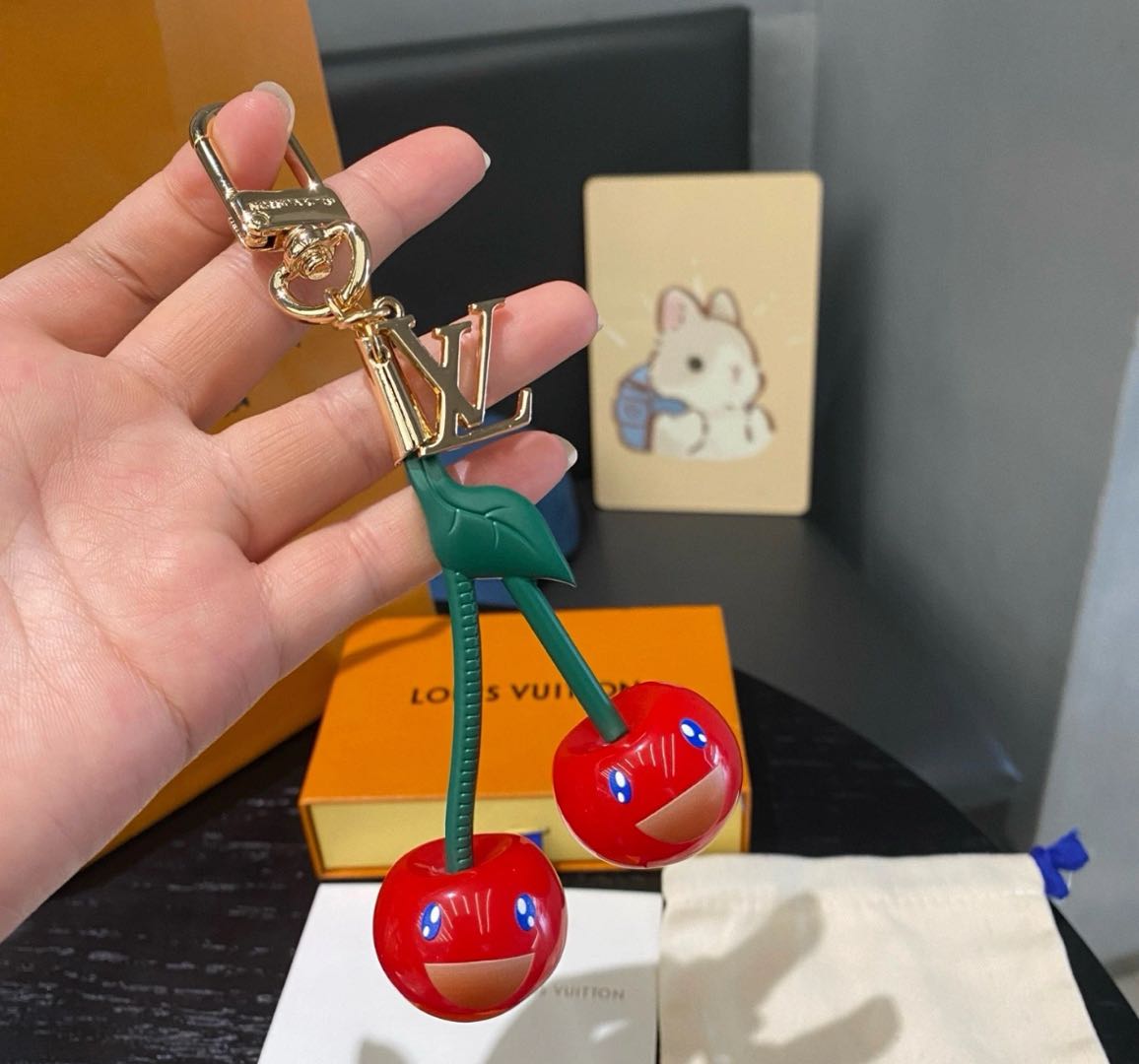 🌟 Chaveiro L-Cherry: Fofura + Luxo, Tudo em Um 🍒✨
