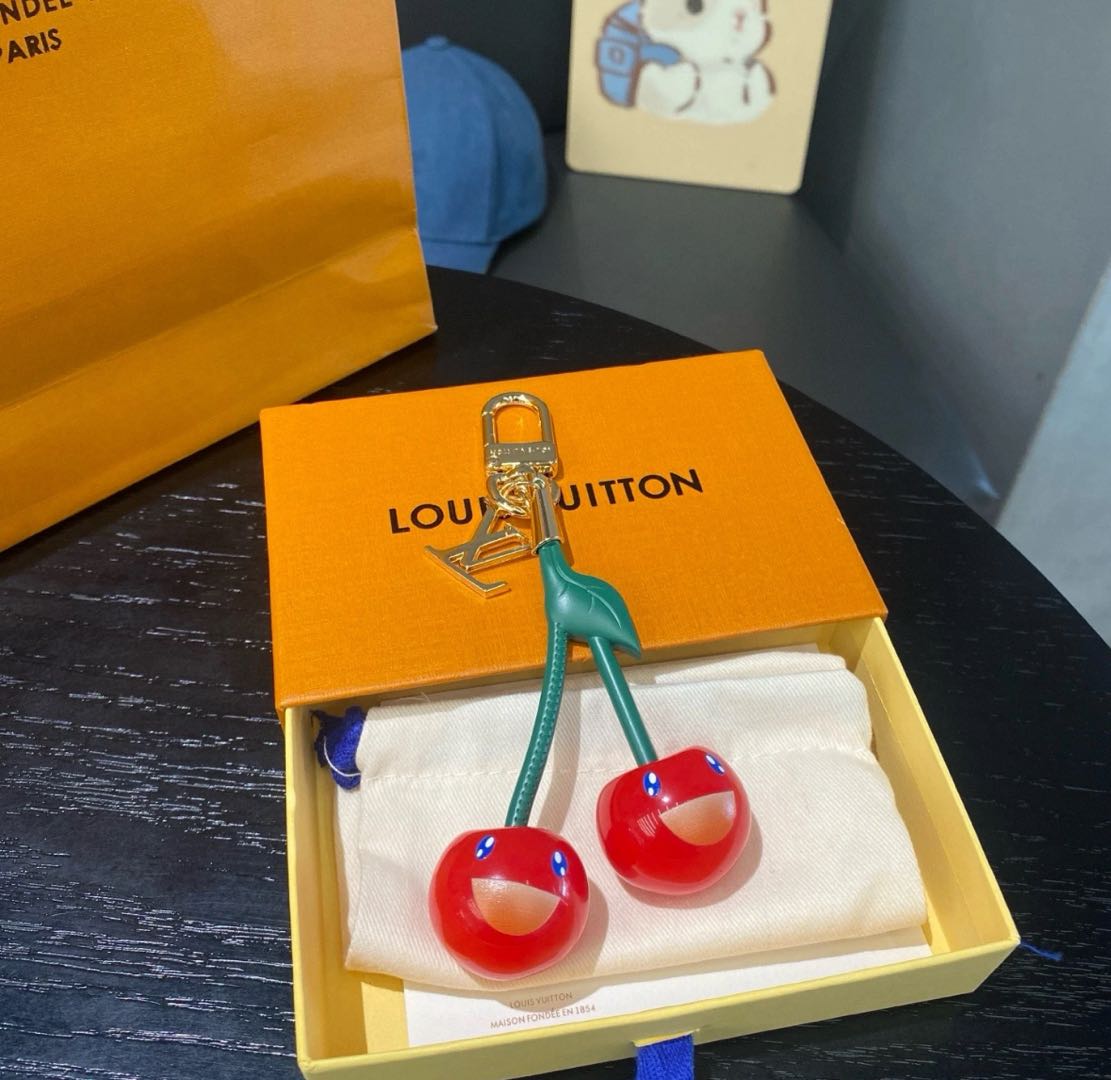 🌟 Chaveiro L-Cherry: Fofura + Luxo, Tudo em Um 🍒✨
