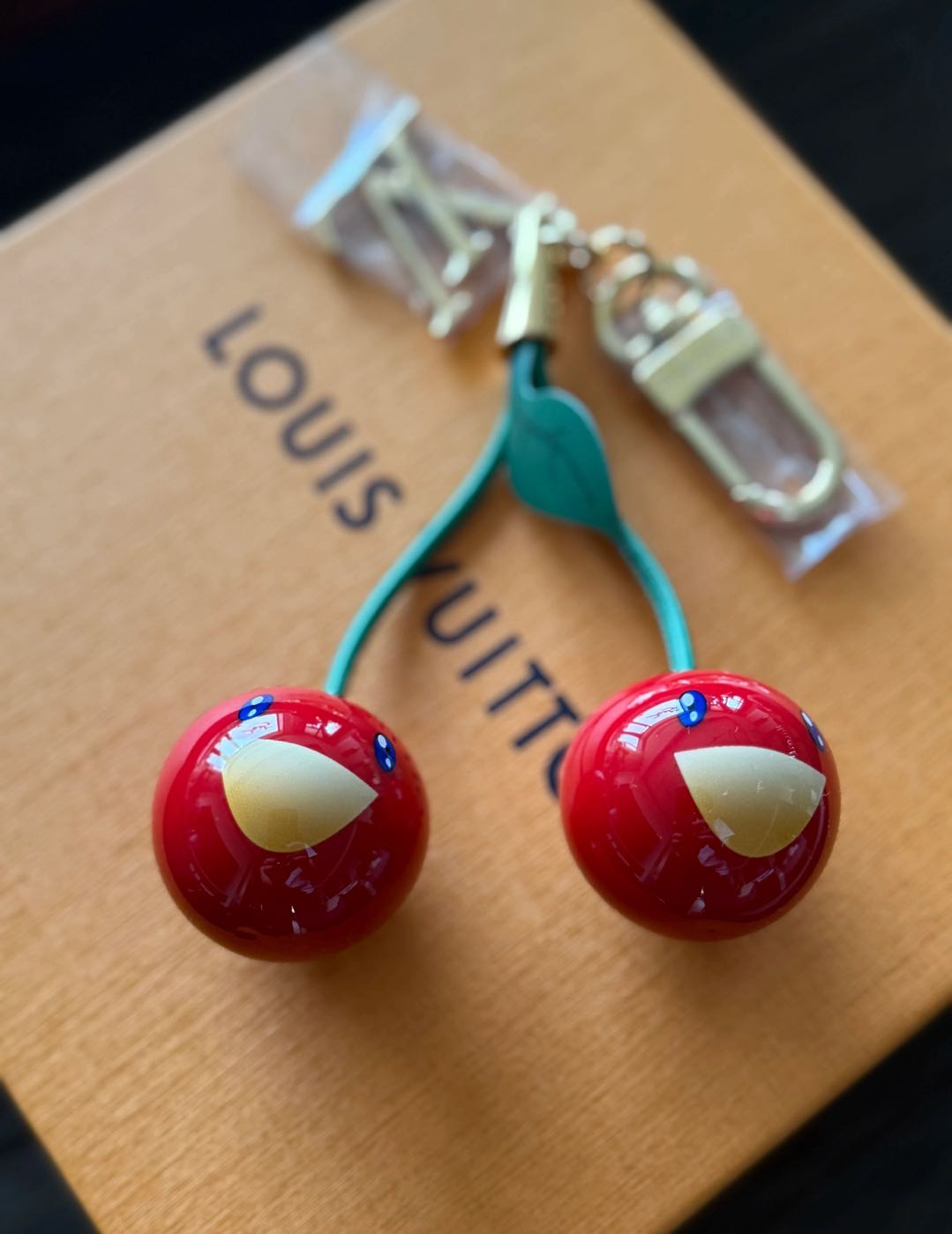 🌟 Chaveiro L-Cherry: Fofura + Luxo, Tudo em Um 🍒✨