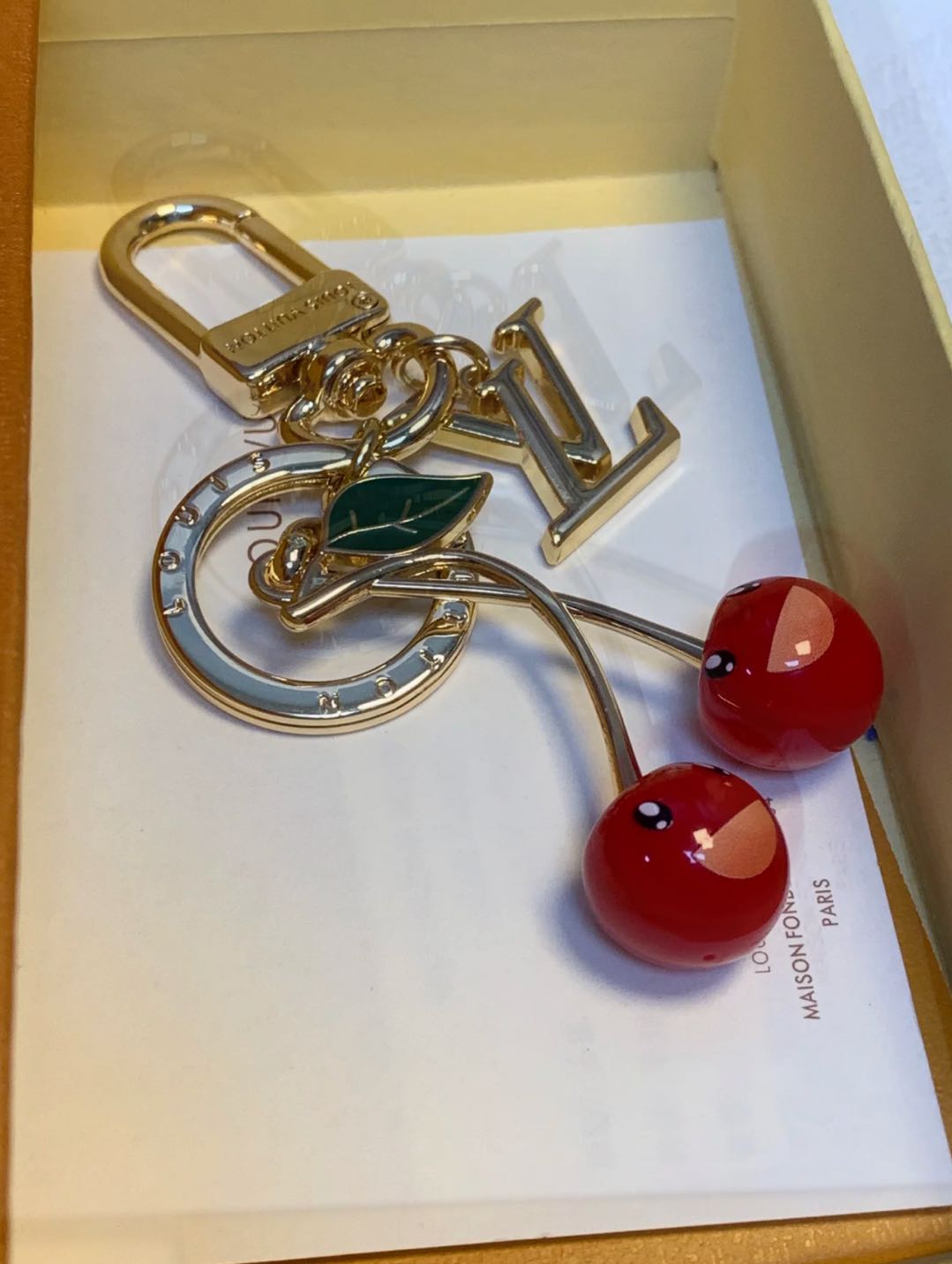 🌟 Chaveiro L-Cherry: Fofura + Luxo, Tudo em Um 🍒✨