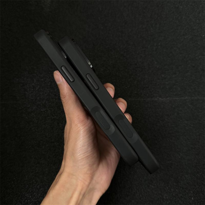 刺繡皮革紋理棋盤格手機殼，帶凸縫標誌