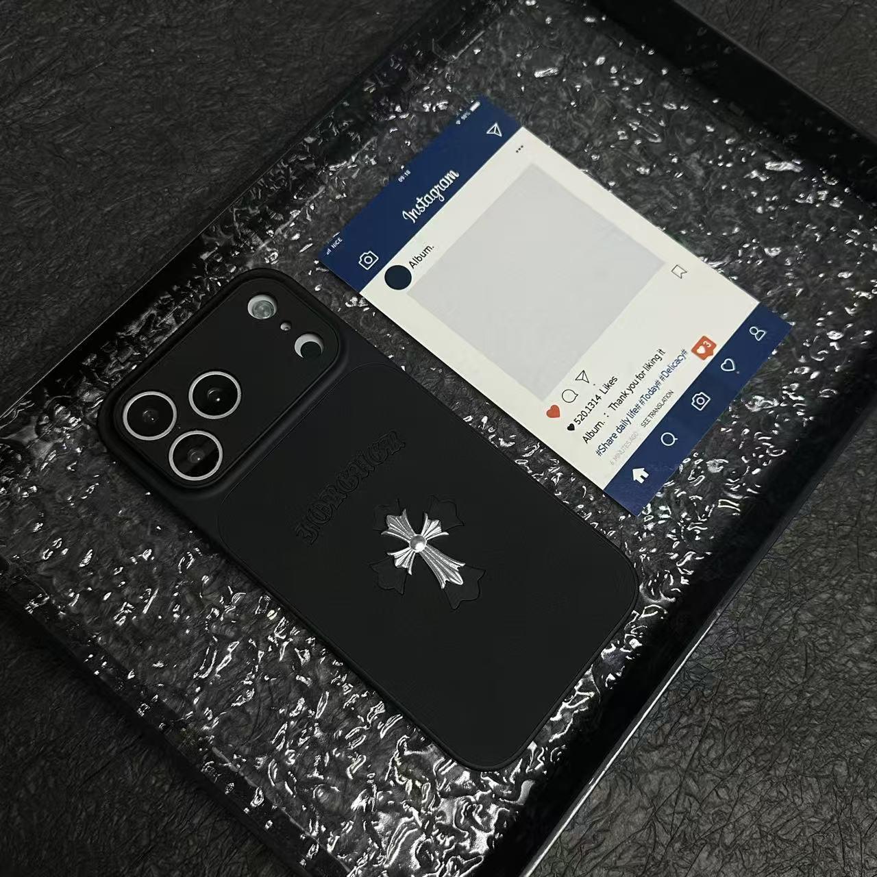 Capa gótica de couro cruzado de luxo