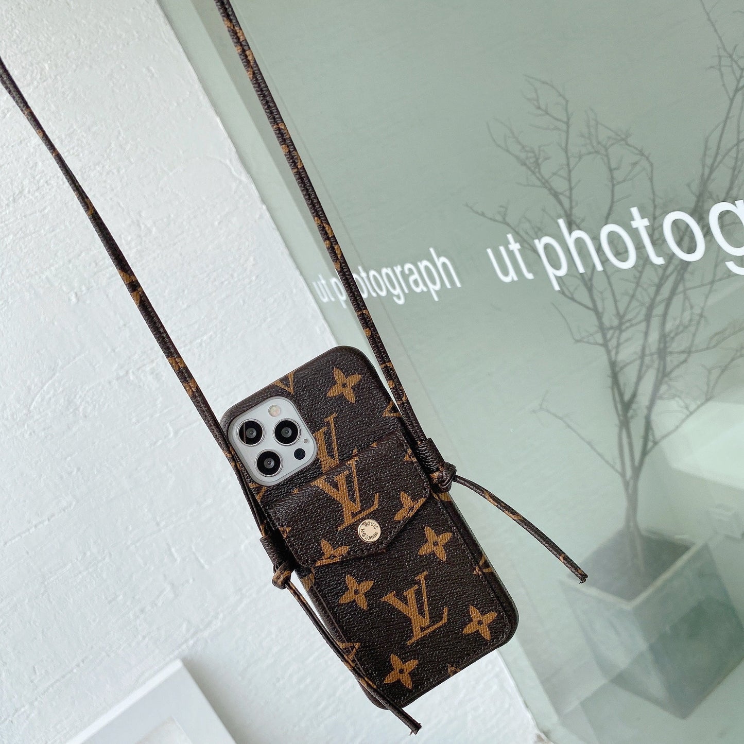 Étui pour iPhone avec chaîne en cuir Lou