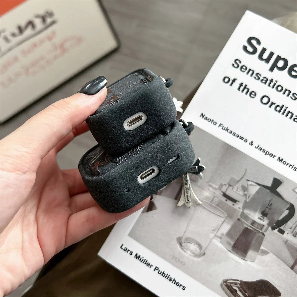 Étui pour AirPod Gothic Cross Charm – Noir