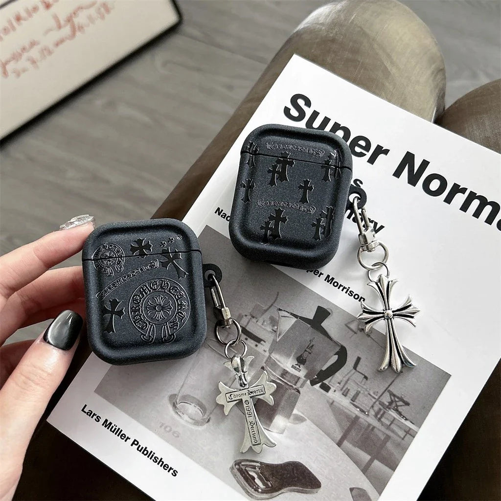 Étui pour AirPod Gothic Cross Charm – Noir