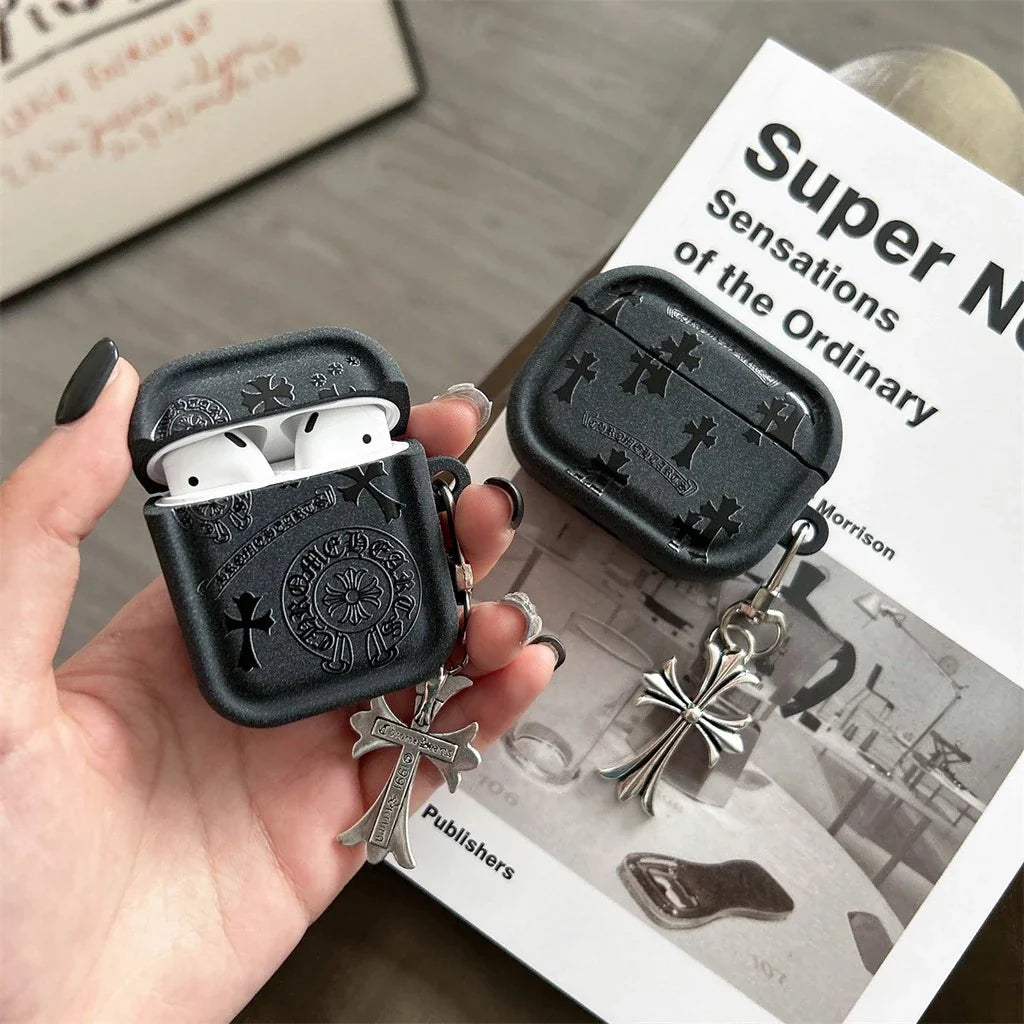 Étui pour AirPod Gothic Cross Charm – Noir