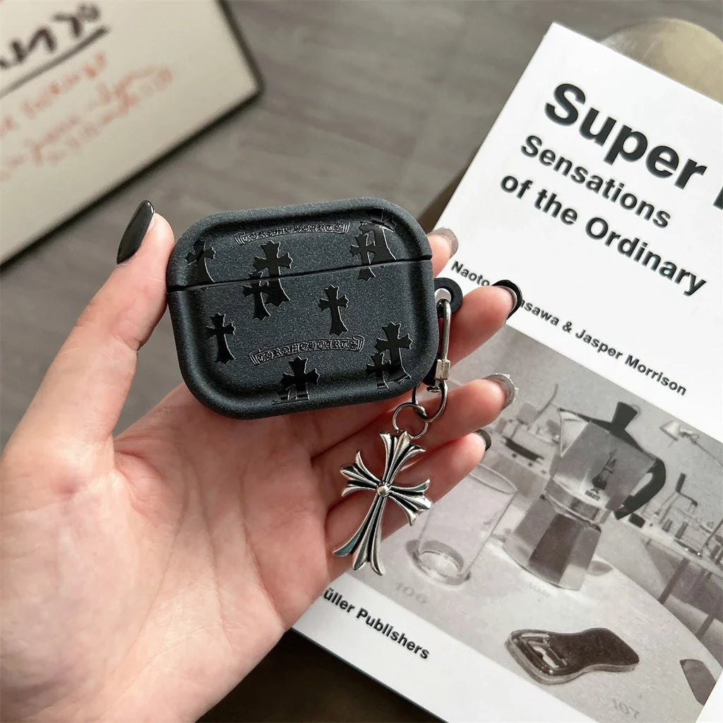 Étui pour AirPod Gothic Cross Charm – Noir