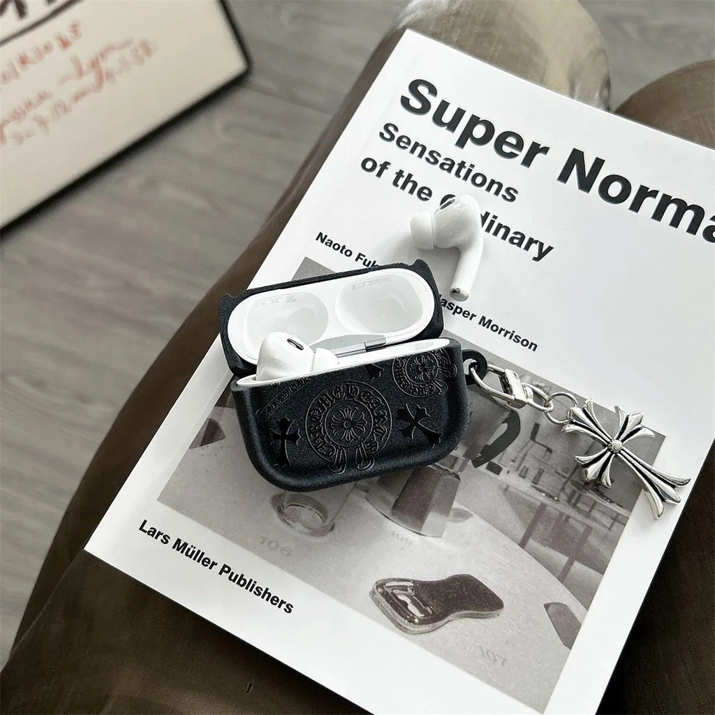 Étui pour AirPod Gothic Cross Charm – Noir